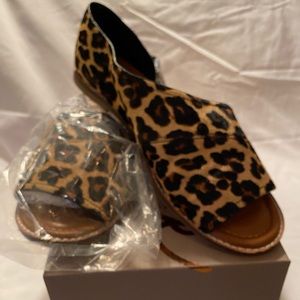 Crown Vintage Pavletta. Leopard Calf hair. Sz 9.